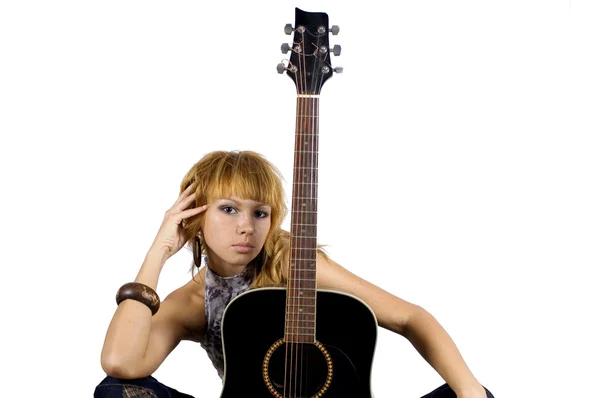 Menina bonita com guitarra — Fotografia de Stock