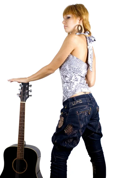 Гарна дівчина з гітарою — стокове фото