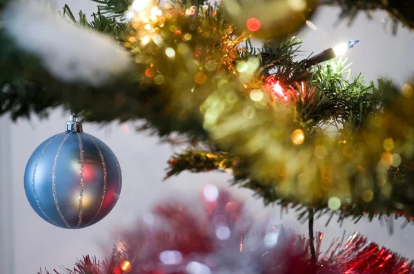 Tradiční vánoční strom dekorace — Stock fotografie