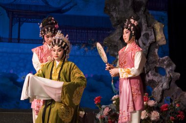 Çin opera - kadın onun görevlileri ile Kraliçe