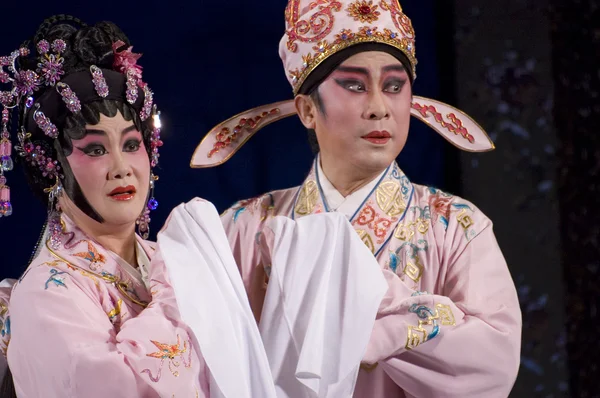 中国、 北京戏曲、 结婚夫妇 — 图库照片