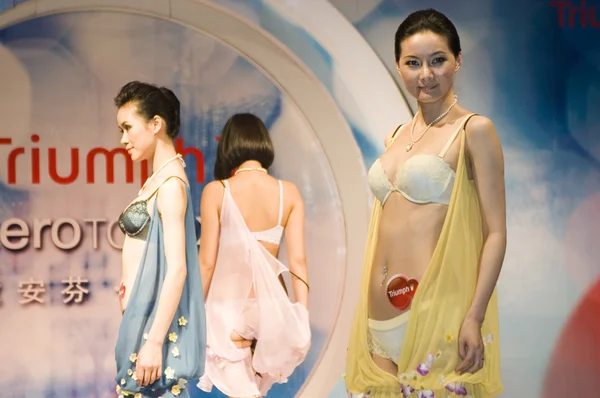 Mostra di biancheria intima di marca famosa in Cina — Foto Stock