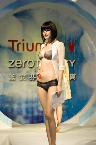 Mostra di biancheria intima di marca famosa in Cina — Foto Stock