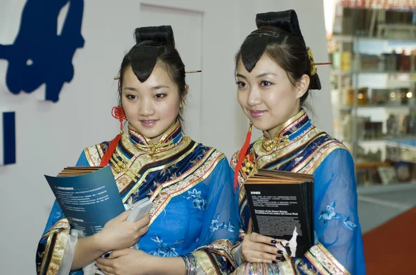 Chinese cultuur eerlijke - traditionele kostuum — Stockfoto
