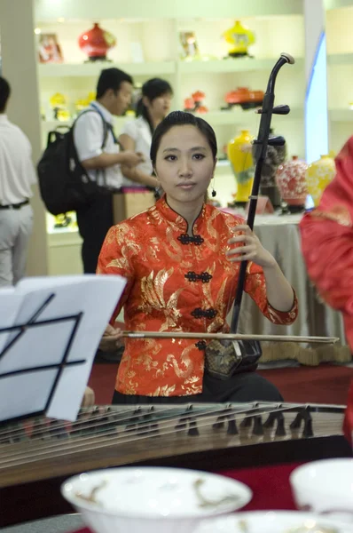 Chinese cultuur eerlijke, shenzhen - vrouwelijke muzikanten — Stockfoto