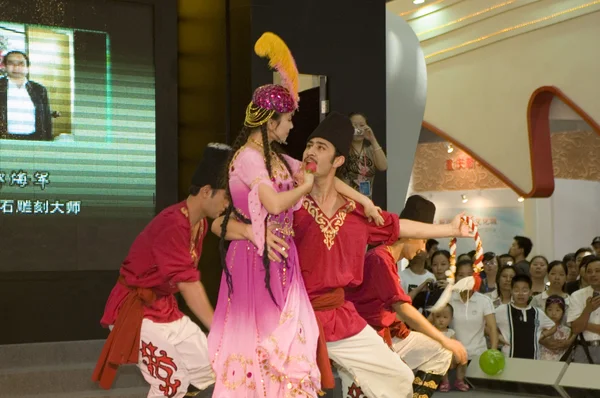 深圳 - 新疆ダンサーで中国文化フェア — ストック写真
