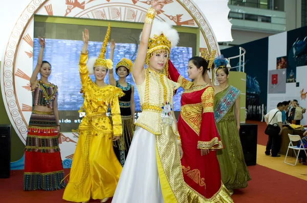 Feira Cultural da China - meninas promovendo província de Guangxi — Fotografia de Stock