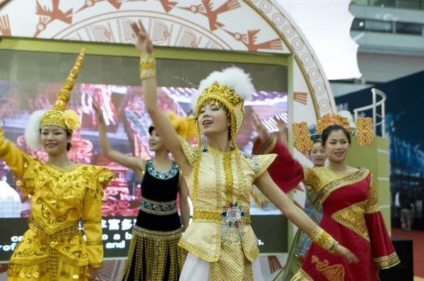 China Cultural Fair - ragazze che promuovono la provincia del Guangxi — Foto Stock