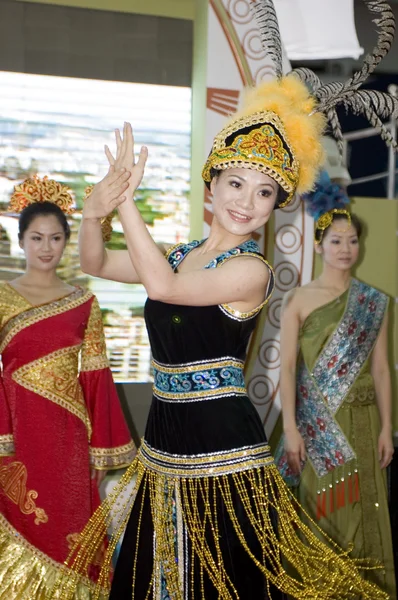 China Cultural Fair - girls promoting Guangxi province — Stock Photo, Image