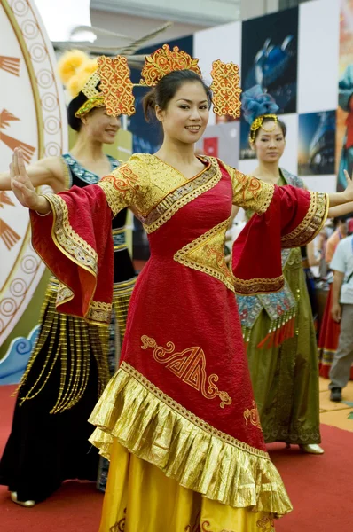 Feria Cultural de China - niñas promoviendo la provincia de Guangxi — Foto de Stock