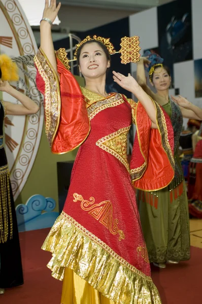 Feria Cultural de China - niñas promoviendo la provincia de Guangxi — Foto de Stock