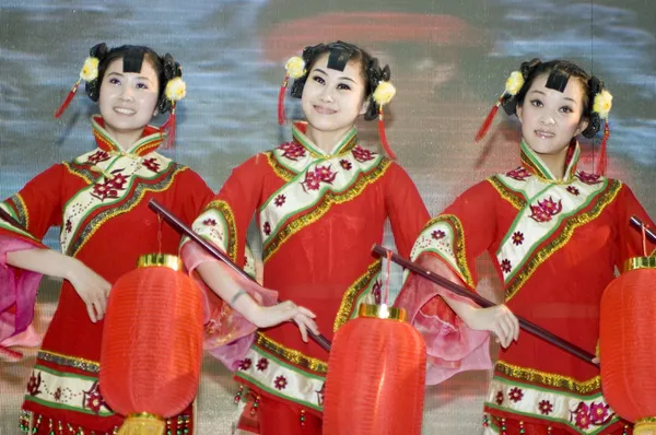 중국 문화-산 서에서 댄서 — 스톡 사진