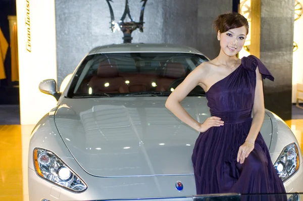 Китайский автосалон 2009 - красивая модель — стоковое фото