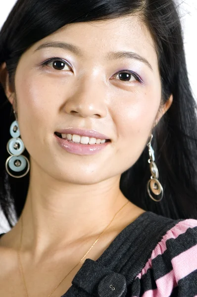 Улыбающаяся китаянка - портрет — стоковое фото