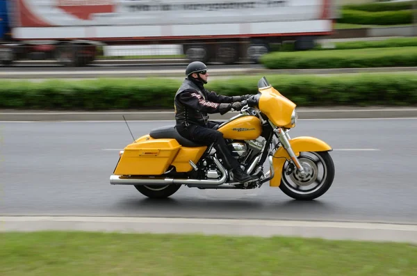 Motociclista Harley-Davidson — Foto Stock