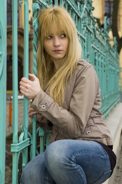 Rubia, bonita adolescente — Foto de Stock