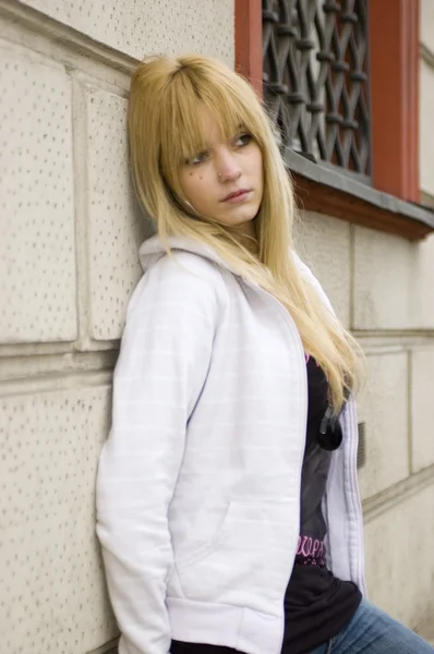 Blonde, pretty teenager — Stock Photo, Image