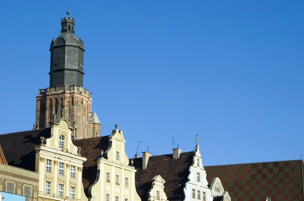 Telhados e torre da igreja na Polônia — Fotografia de Stock