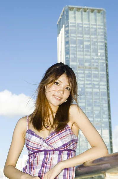市内のかわいい中国の女の子 — ストック写真