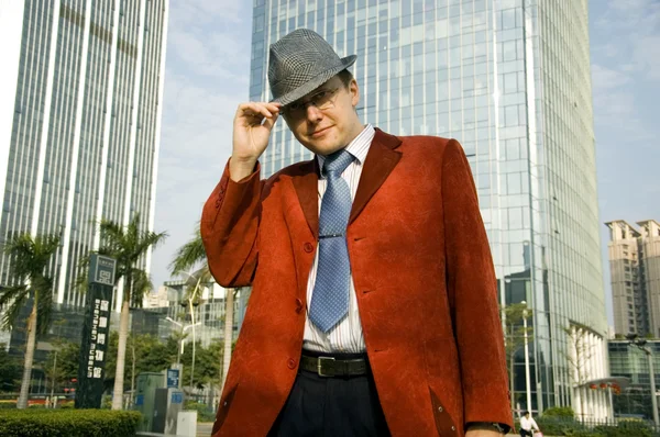 Podnikatel v klobouku a červené barvy — Stock fotografie