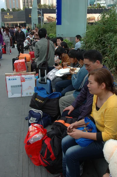 Viajeros durante el Año Nuevo Chino — Foto de Stock