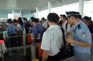 Guangzhou Tren İstasyonu - yolcu