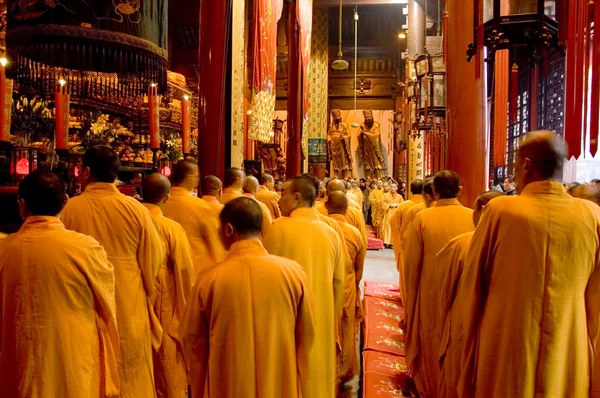 Buddhist monks in Shanghai — Stock Photo, Image