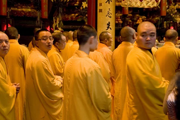 Buddhist monks in Shanghai — Stock Photo, Image