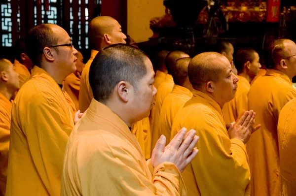 Budist rahipler de Şanghay