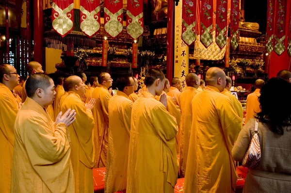 Buddhist monks in Shanghai — Stock Photo, Image