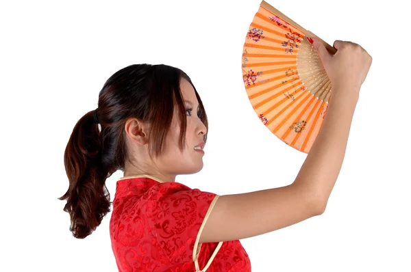 Kinesisk flicka i traditionell klänning med fläkt — Stockfoto