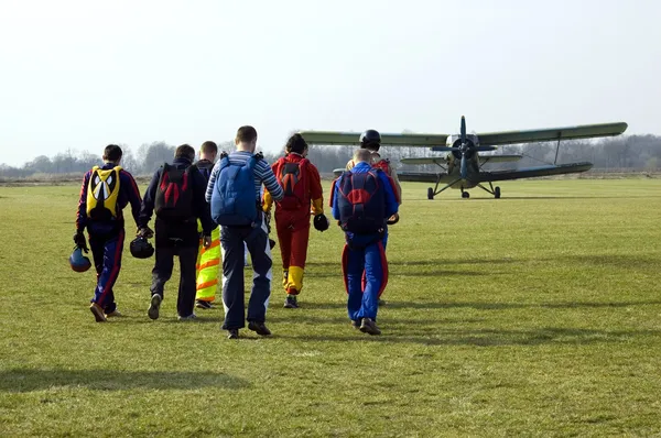 Parachute springt in Polen — Stockfoto