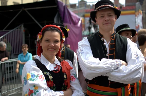 Traditional uniform - folk dancers — Stock Photo, Image