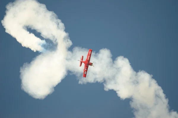 Espectáculo aéreo - plano acrobático — Foto de Stock