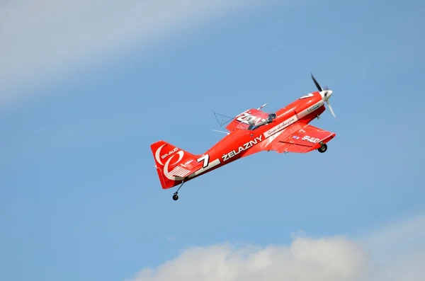 Hava gösterisi - akrobatik uçak — Stok fotoğraf