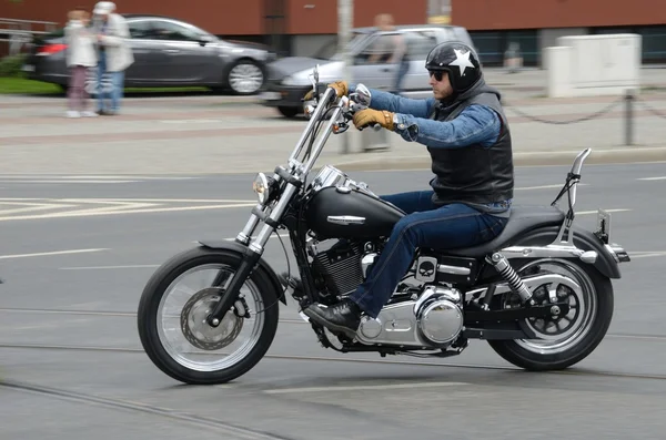 Мотоциклист Harley-Davidson — стоковое фото