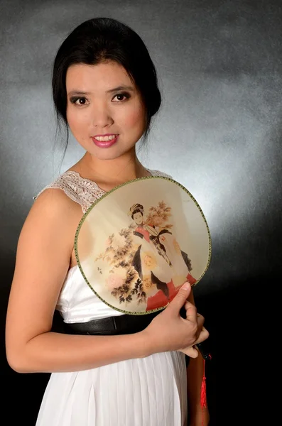 Chinese lady with fan — Stock Photo, Image