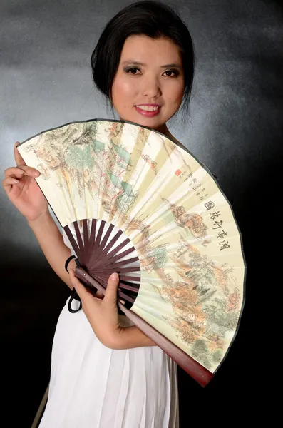 Chinese lady with fan — Stock Photo, Image