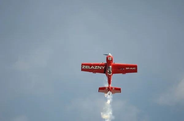 Letecké show - akrobatické letadlo — Stock fotografie