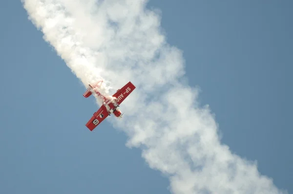 Espectáculo aéreo - plano acrobático — Foto de Stock