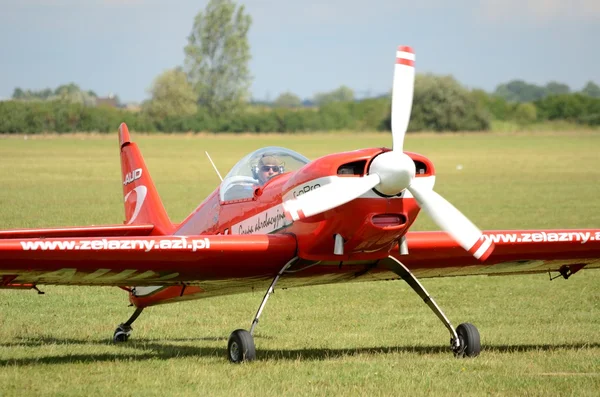 Flugshow - akrobatisches Flugzeug — Stockfoto