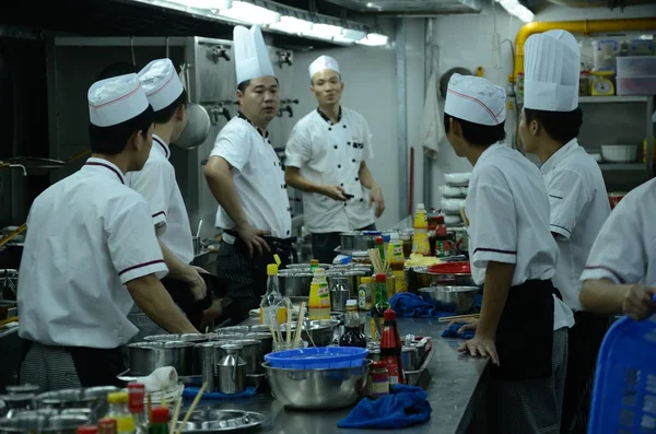 Chinese restaurant - chefs in kitchen — Stock Photo, Image