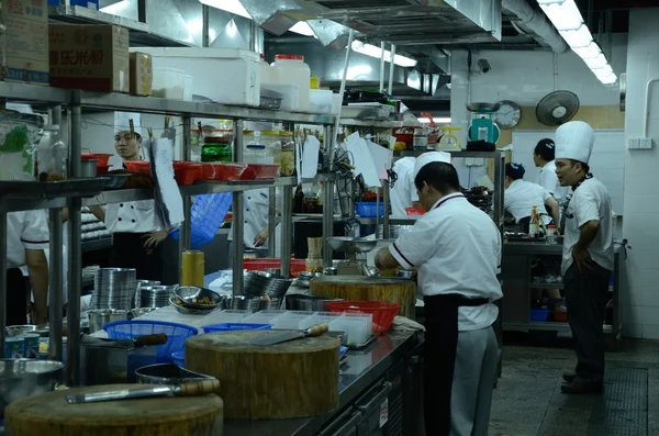 Chinese restaurant - chefs in kitchen — Stock Photo, Image