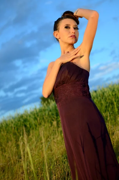 Beautiful girl outdoor portrait — Stock Photo, Image