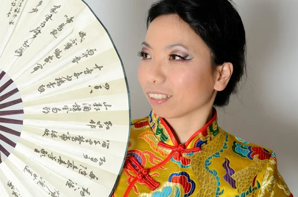 Chinesische Dame mit Fächer — Stockfoto