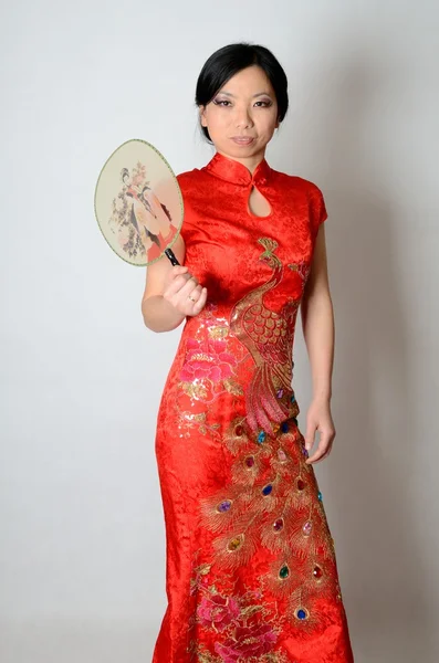 Signora cinese con ventilatore — Foto Stock