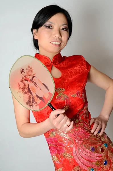 ファンを持つ中国の女性 — ストック写真