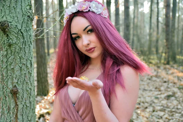 Modèle Féminin Forêt Séance Photo Jour Jeune Femme Aux Cheveux — Photo