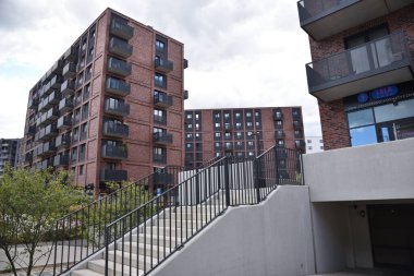 Wroclaw, Polonya 'daki Odra Nehri. Weir su seviyesini ayarlamak için nehirde..