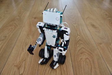 Lego Akıl Fırtınaları 'ndan yapılmış Robot Patlaması. Çocuklar için modern teknoloji. 